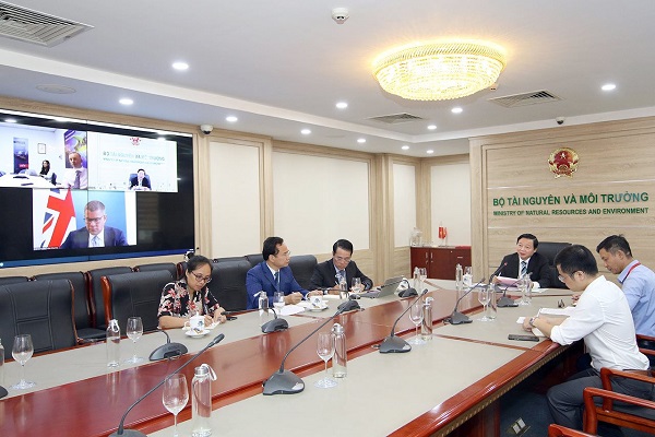 Bộ trưởng Trần Hồng Hà làm việc với Chủ tịch COP26 triển khai cam kết trong hợp tác ứng phó với BĐKH